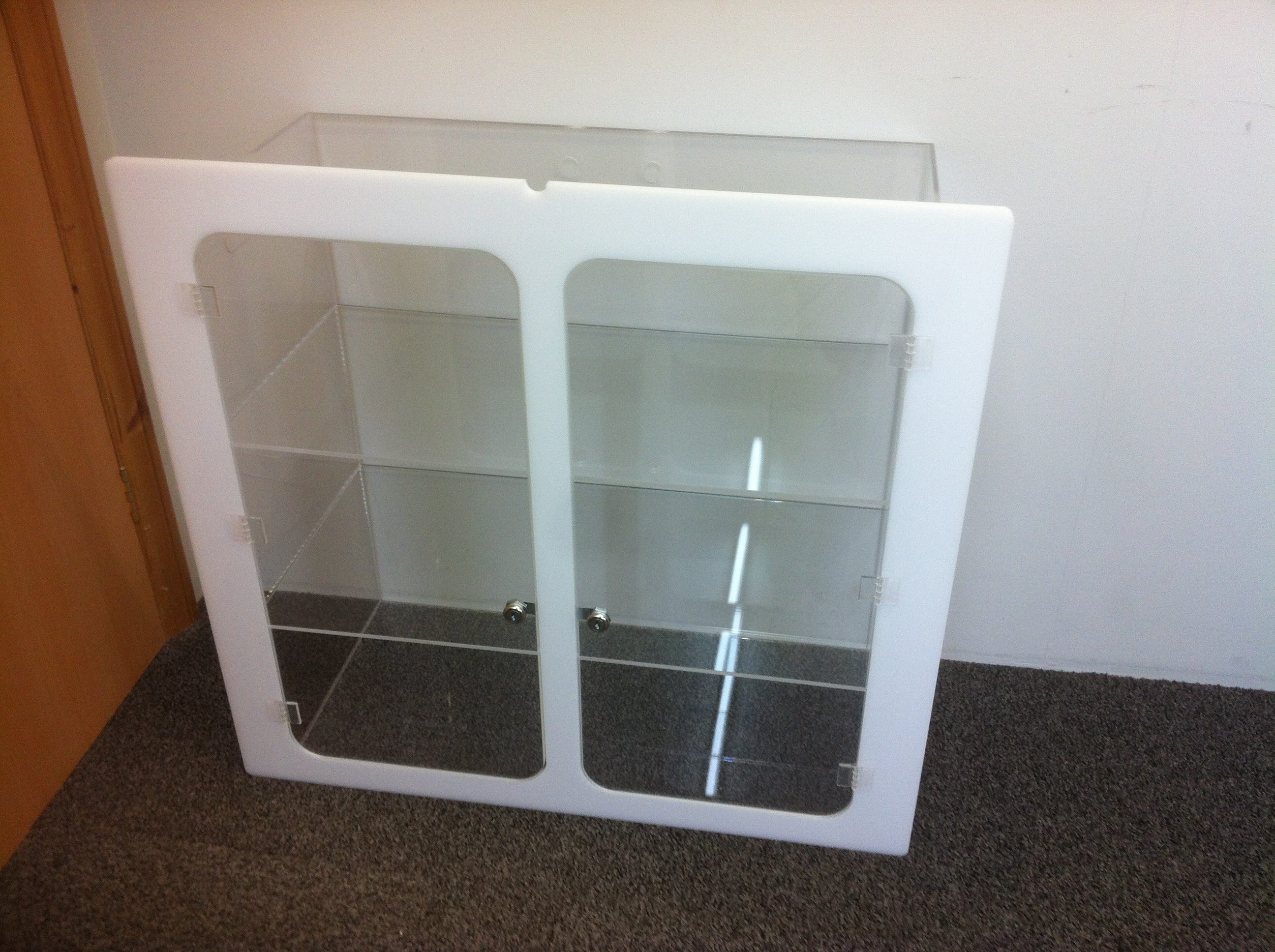 Lockable Wall Mounted Display Cabinet With Shelving 1 Xg